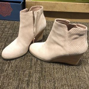 Susina wedge booties, worn twice. Size 6.5 pinkish